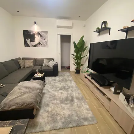 Yea - Your Exclusive Loft Next To Station Apartman *